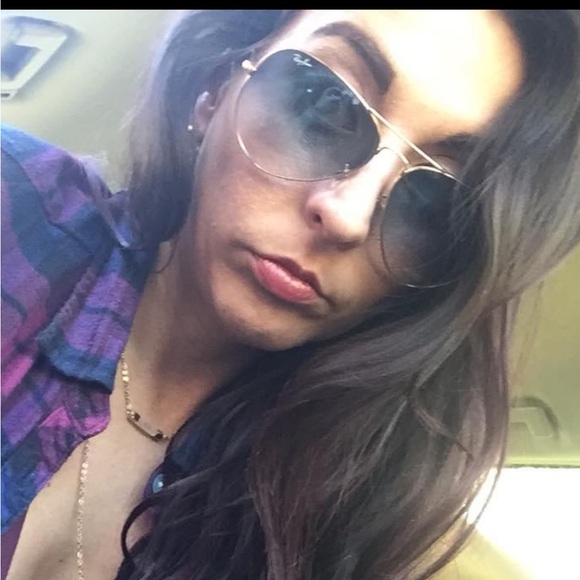 Meet your Posher, Amber - Picture 3 of 5